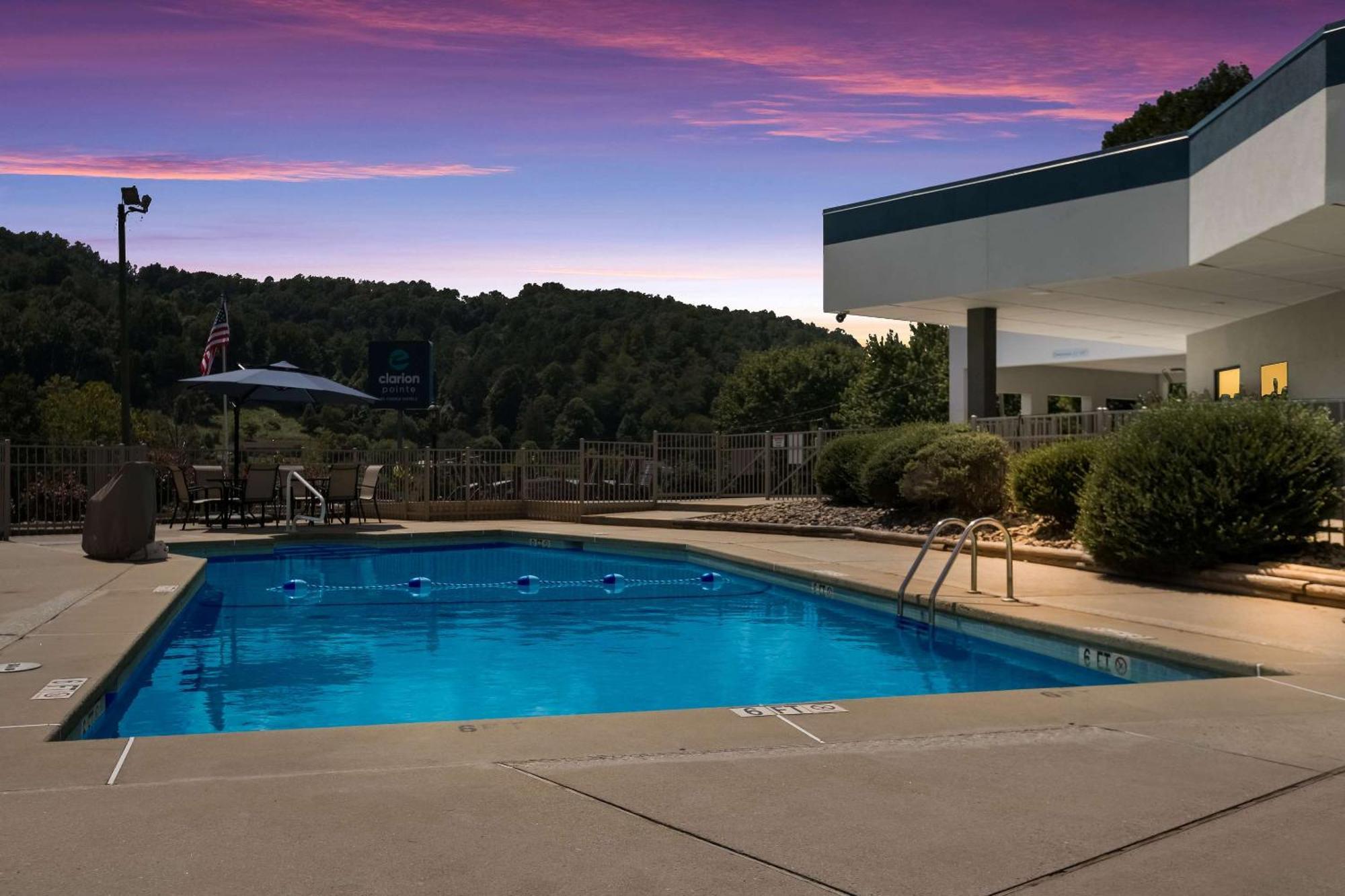 Clarion Pointe Sylva Near Cherokee Area Dillsboro Exterior photo